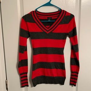Women’s V-neck Light Top/Sweater rue21 Small